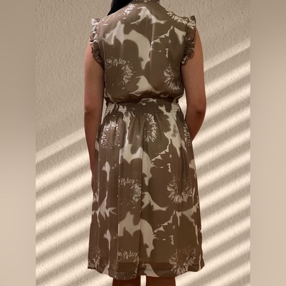 Jonathan Martin Sleeves Floral Dress with Ruffled Keyhole Neckline - Picture 7 of 9